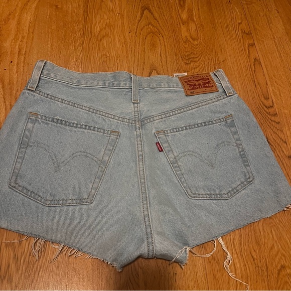 Levi’s Cut-off shorts - Picture 3 of 4